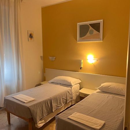 Hotel Parini Чезано-Босконе Экстерьер фото